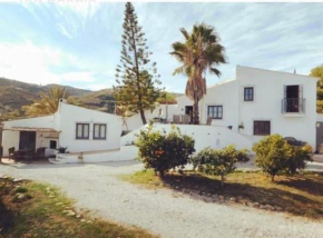 Stunning 3 bed finca with attached 2 bed casita with sea and mountain views